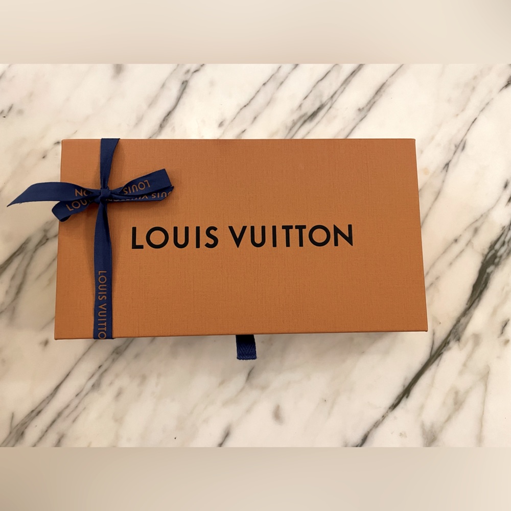 LOUIS VUITTON BOX & BOW